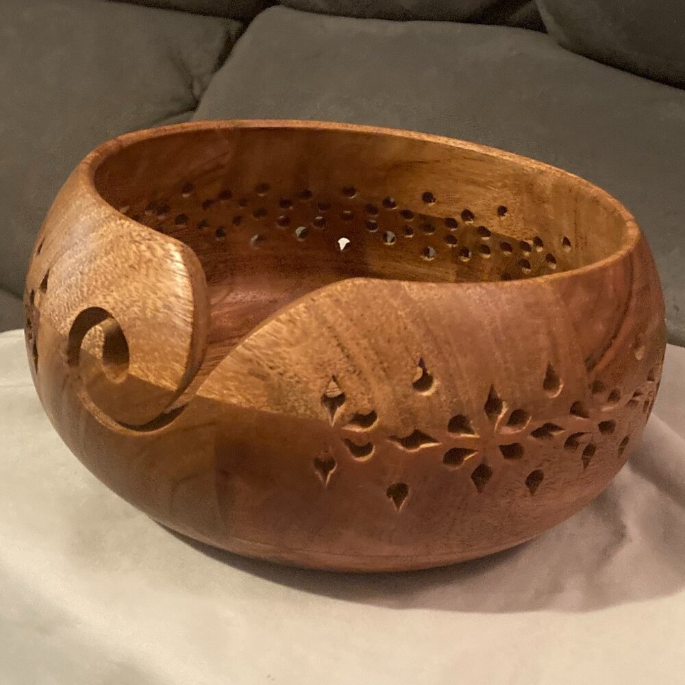 Handcrafted Rosewood Yarn Bowl-Knitting Crocheting-Starburst Design-6.5" D-EUC - Picture 3 of 8